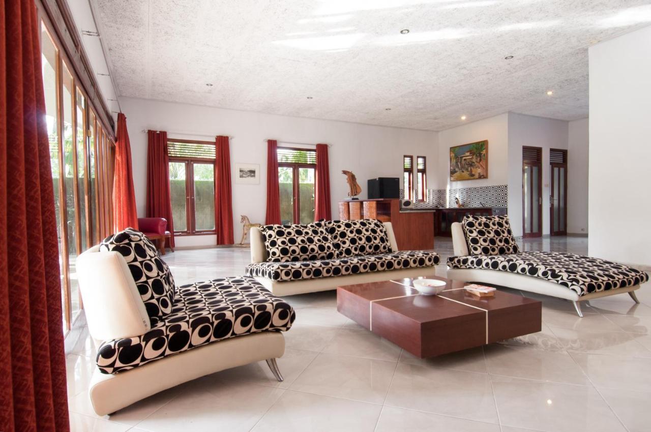 Villa Kelapa Ловина Экстерьер фото